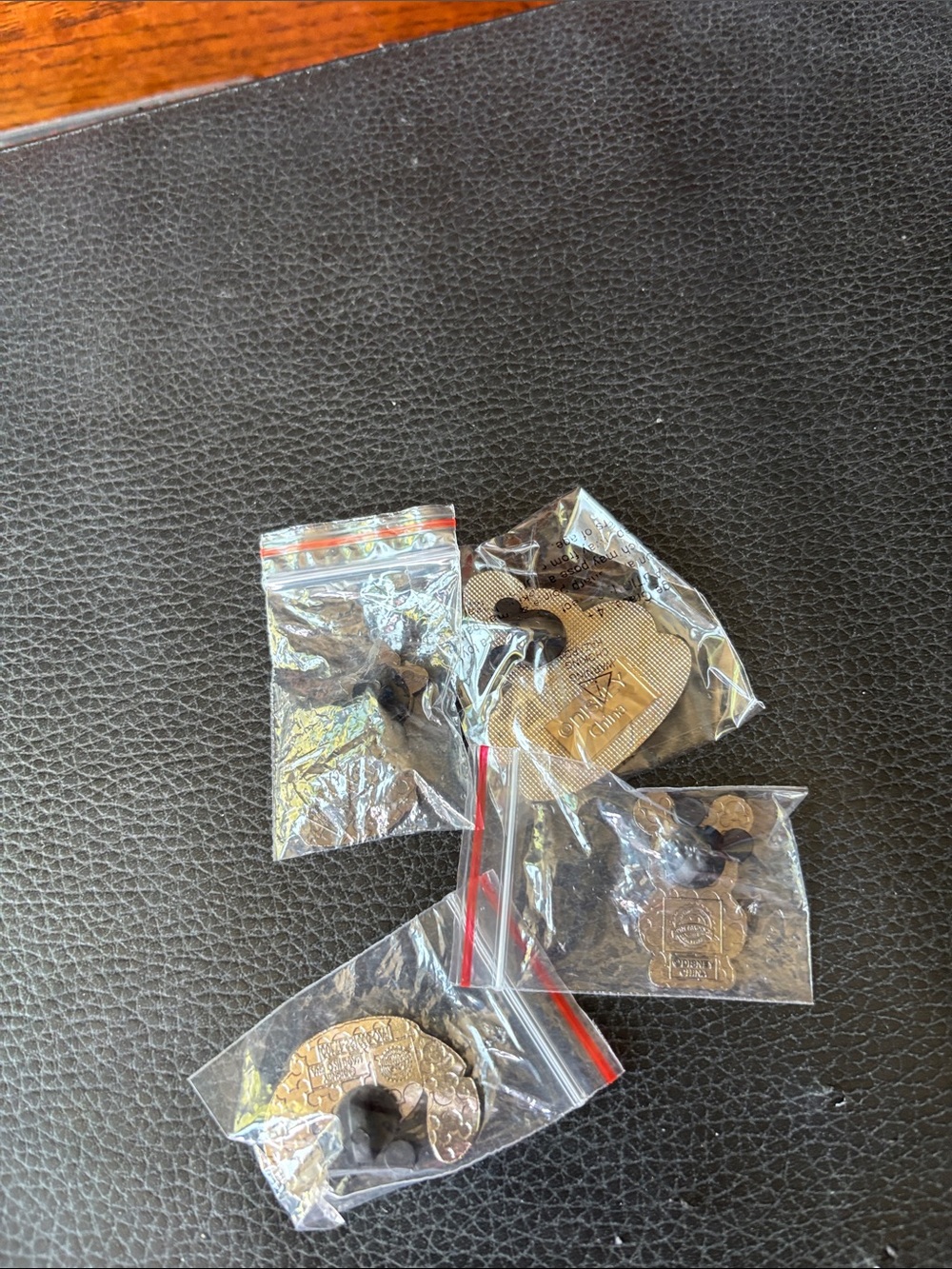 DISNEY Collector Pins. 4 🆕 pins ready to collect or trade. With lanyard - Picture 3 of 4